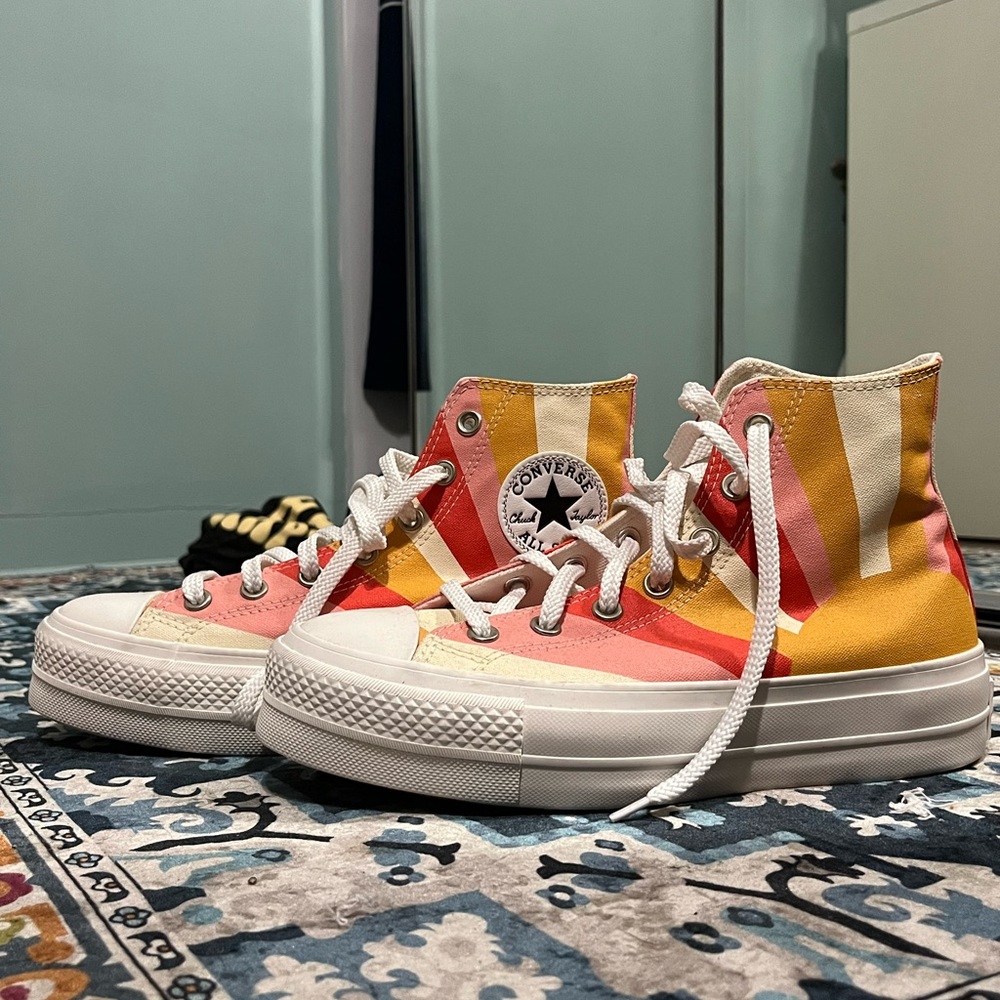 BRAND NEW NEVER WORN platform sunset converse